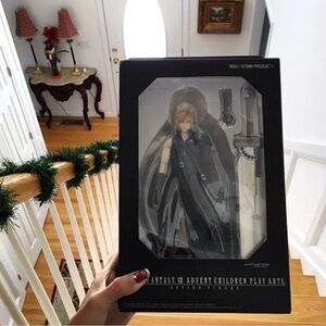 **SOLD**Final Fantasy VII Play Arts Cloud Strife Figure